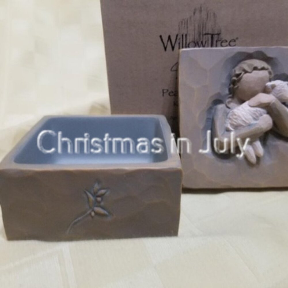 Willow Tree Susan Lordi Peace on Earth Lamb Keepsake Box #26612 with box